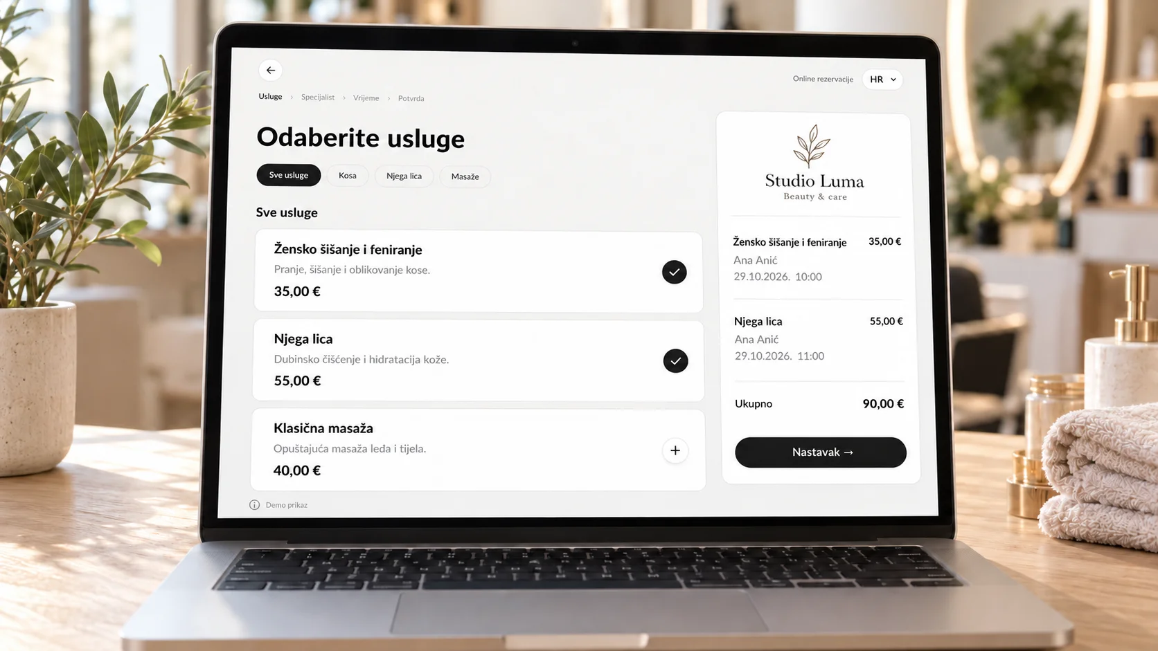 Laptop s online rezervacijama usluga salona